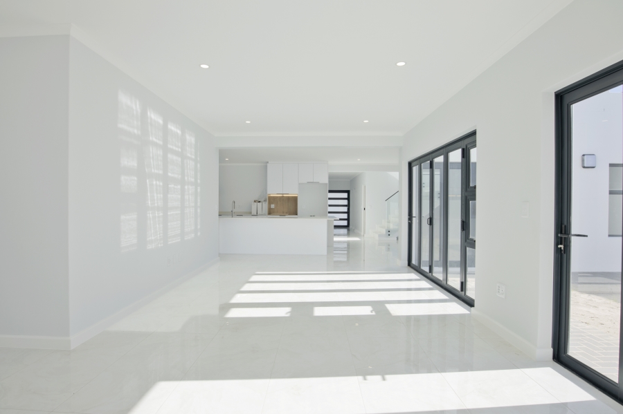 5 Bedroom Property for Sale in Sandown Western Cape